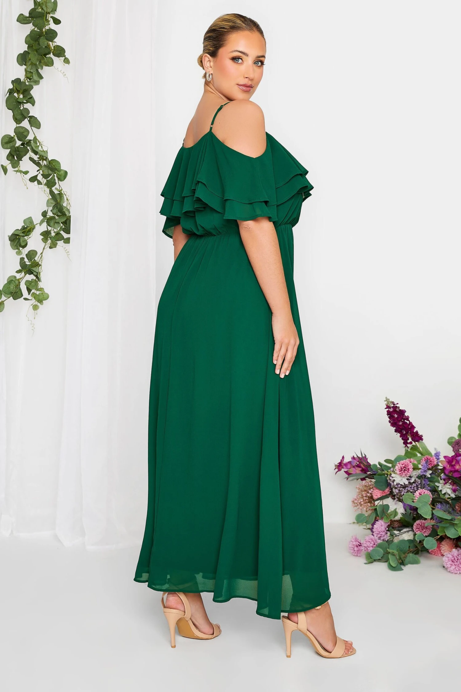 YOURS LONDON - Robe Verte Bardot Volanté Mousseline Demoiselle D'Honneur 5 YOURS LONDON - Robe Verte Bardot Volanté Mousseline Demoiselle D'Honneur – Image 3