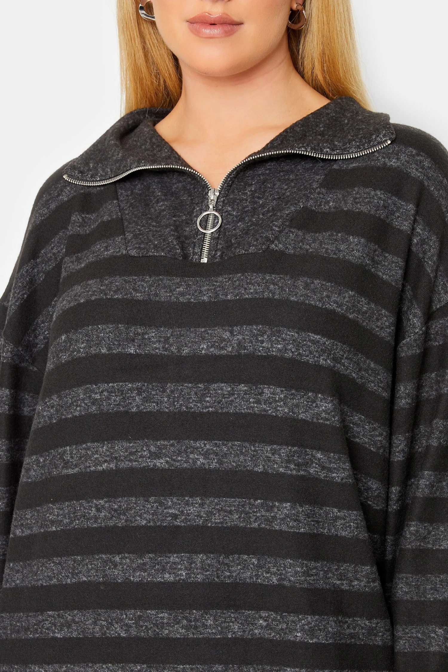 YOURS LUXURY - Robe-Pull Maxi Grise & Noire à Rayures 7 YOURS LUXURY - Robe-Pull Maxi Grise & Noire à Rayures – Image 5