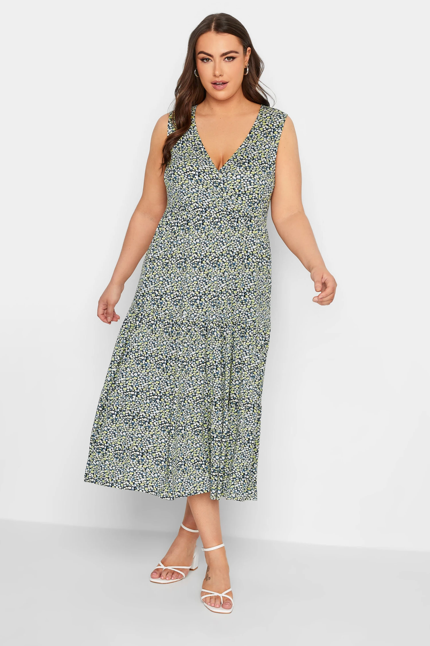 YOURS - Robe Maxi Bleue Floral En Cache-Coeur Sans Manches 3 YOURS - Robe Maxi Bleue Floral En Cache-Coeur Sans Manches