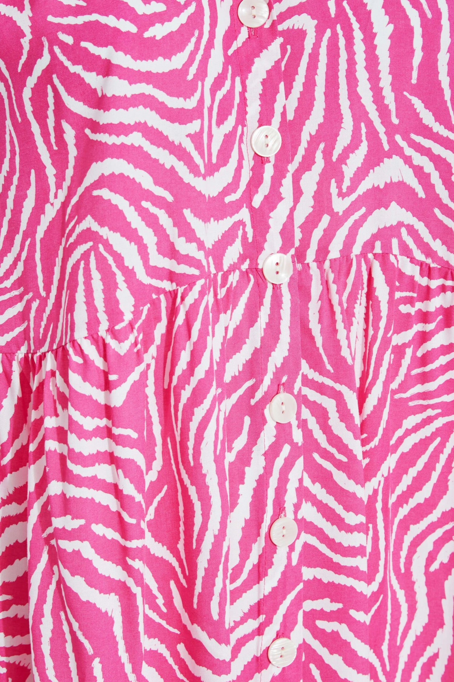 YOURS LONDON - Robe Rose Zébré Volantée Boutonnée 6 YOURS LONDON - Robe Rose Zébré Volantée Boutonnée – Image 4
