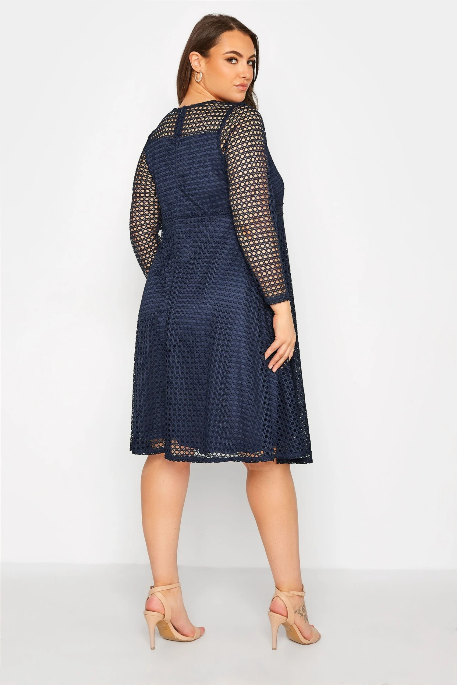 YOURS LONDON - Robe Bleue Marine Dentelle Patineuse 5 YOURS LONDON - Robe Bleue Marine Dentelle Patineuse – Image 3