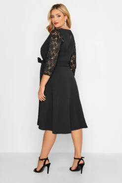 YOURS LONDON - Robe Noire Midi Manches Dentelle 11 YOURS LONDON - Robe Noire Midi Manches Dentelle -GrandeTendance Boutique 2597c79d bebb 4a 161824 C