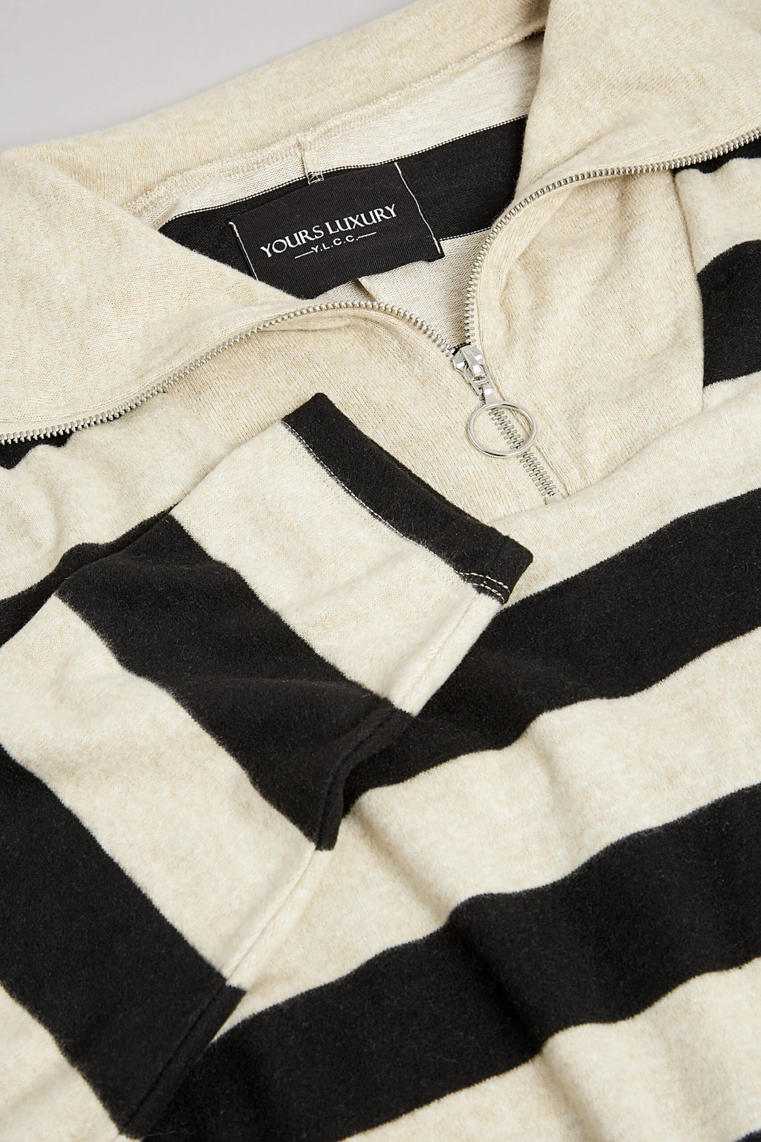 YOURS LUXURY - Robe-Pull Maxi Crème & Noire à Rayures 11 YOURS LUXURY - Robe-Pull Maxi Crème & Noire à Rayures – Image 9