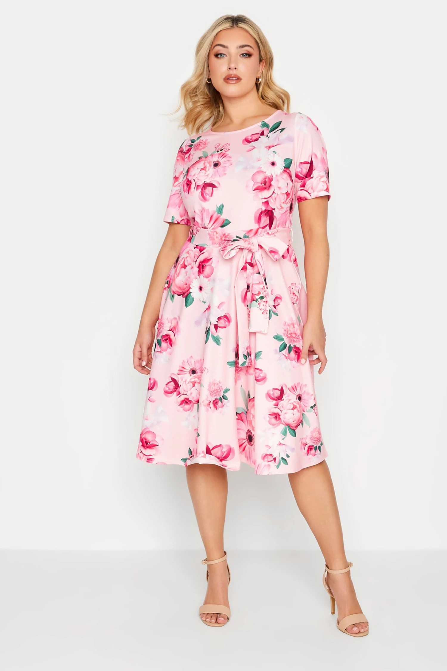 YOURS LONDON - Robe Rose Floral Smocké Volantée 4 YOURS LONDON - Robe Rose Floral Smocké Volantée – Image 2