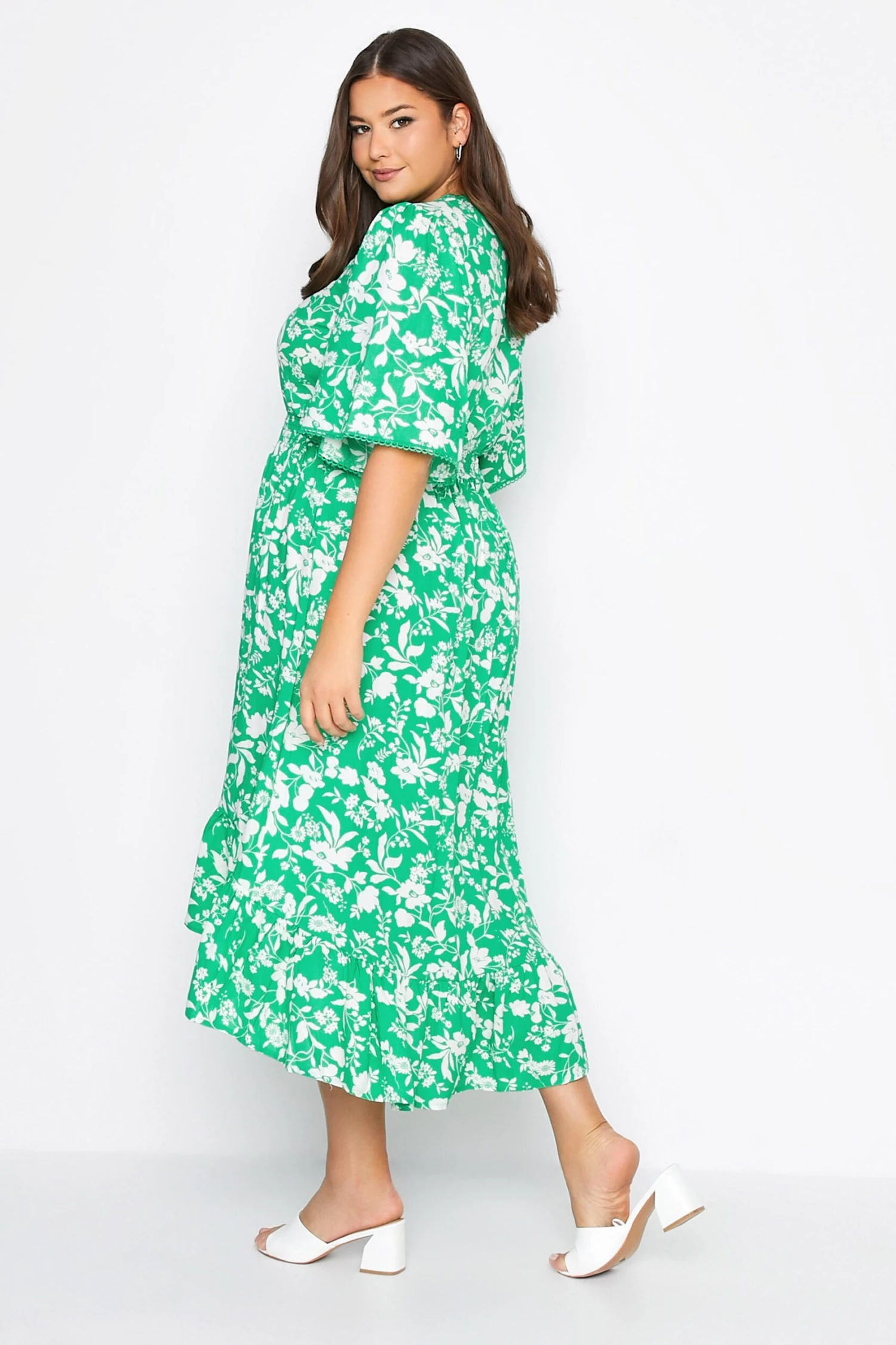 Robe Verte Floral Ourlet Plongeant Volanté 5 Robe Verte Floral Ourlet Plongeant Volanté – Image 3