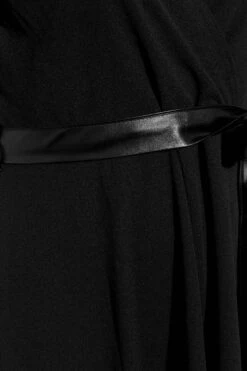 YOURS LONDON - Robe Noire Manches Courtes Bouffantes Effet Cuir -GrandeTendance Boutique 31068bff 36b0 43 161752 Z