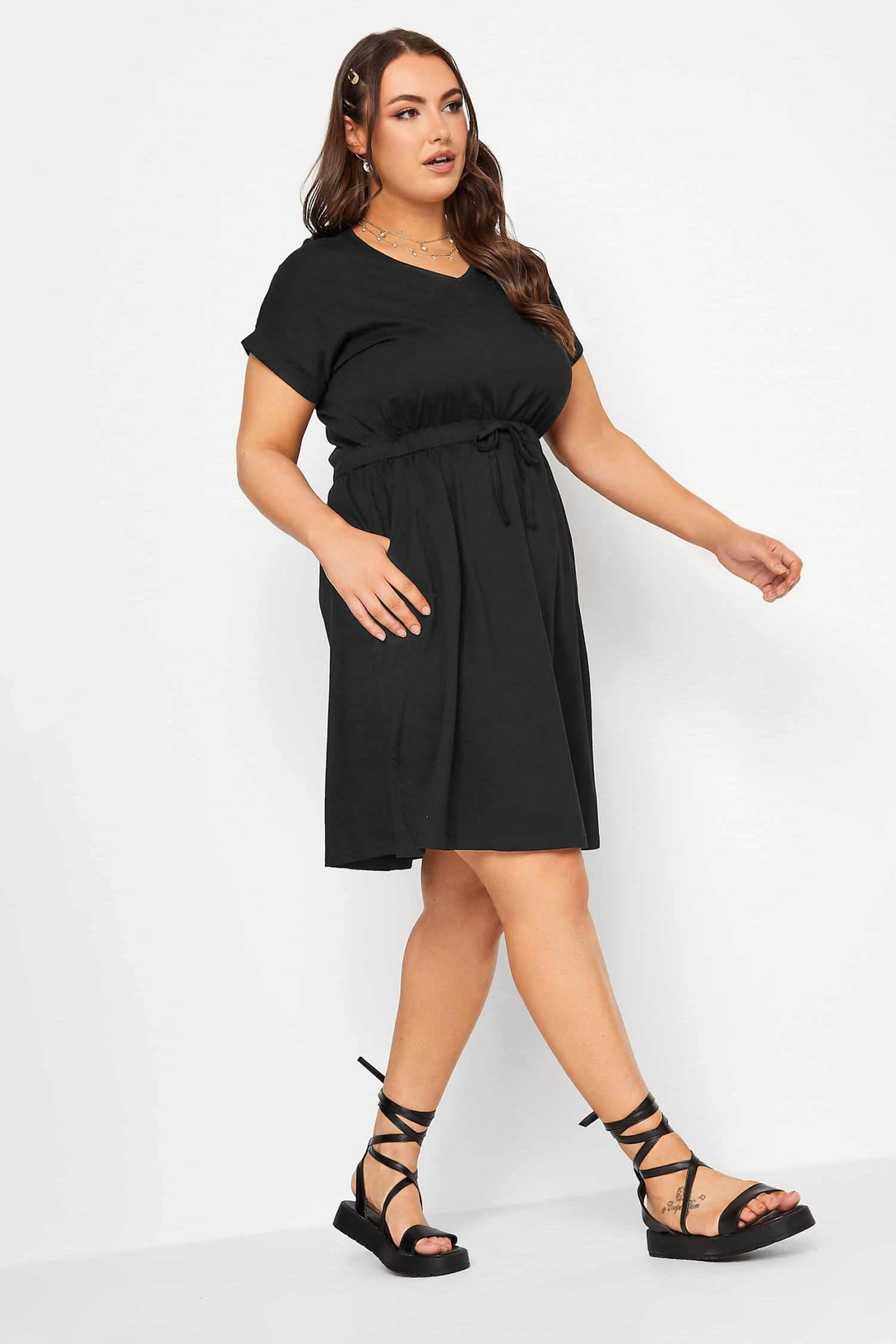 Robe T-Shirt Noire Manches Courtes à Poches 4 Robe T-Shirt Noire Manches Courtes à Poches – Image 2