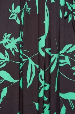 YOURS - Robe Midaxi Noire Cache-Coeur Floral Vert -GrandeTendance Boutique 34203dc5 c4b1 47 302156 Z