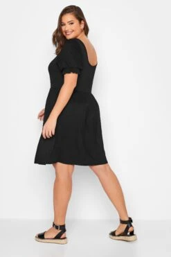 LIMITED COLLECTION - Robe Noire Smocké Volanté Encolure Coeur -GrandeTendance Boutique 34d0ae05 10c9 4f 215537 D