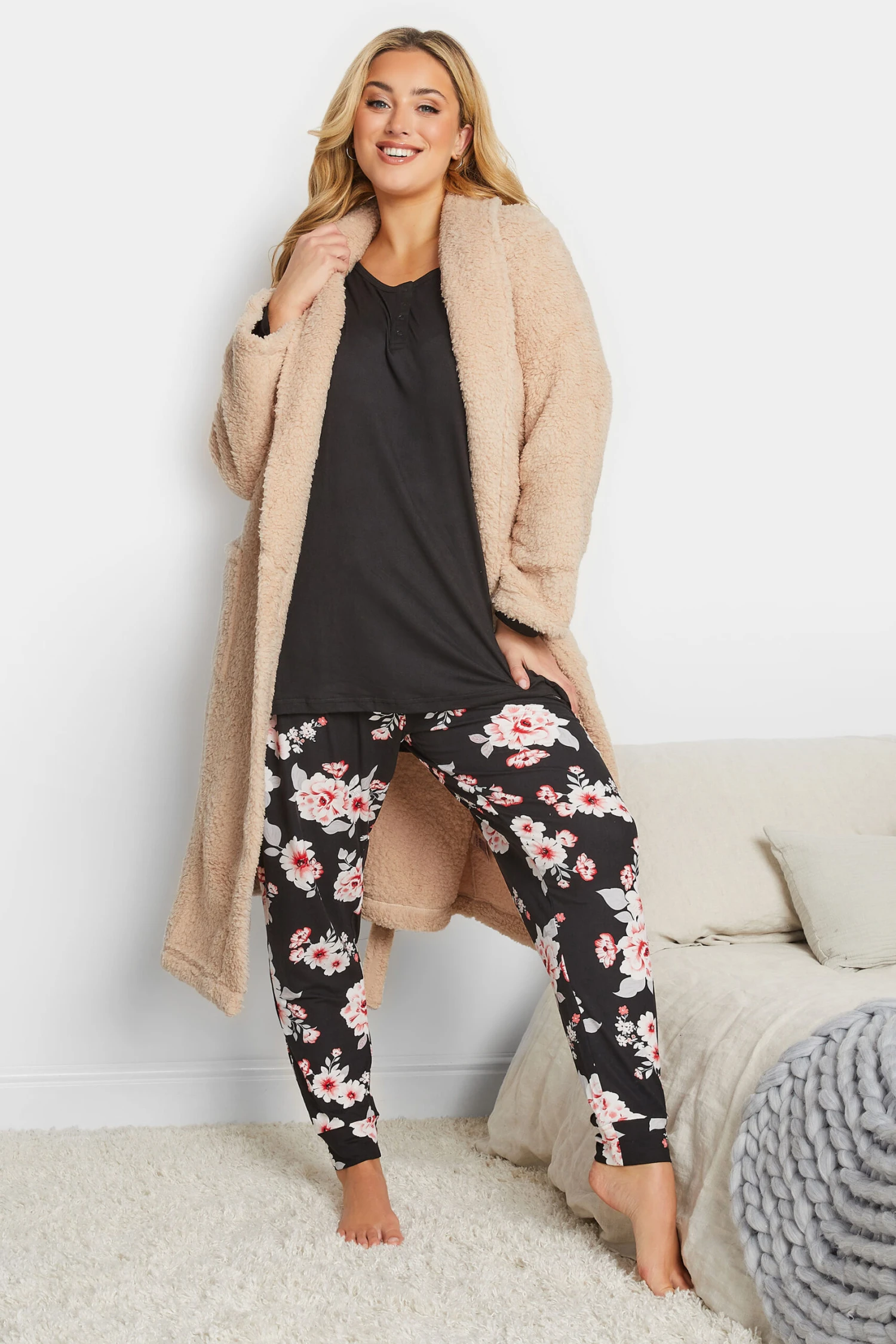 Robe De Chambre Beige En Peluche à Poches 3 Robe De Chambre Beige En Peluche à Poches – Image 2