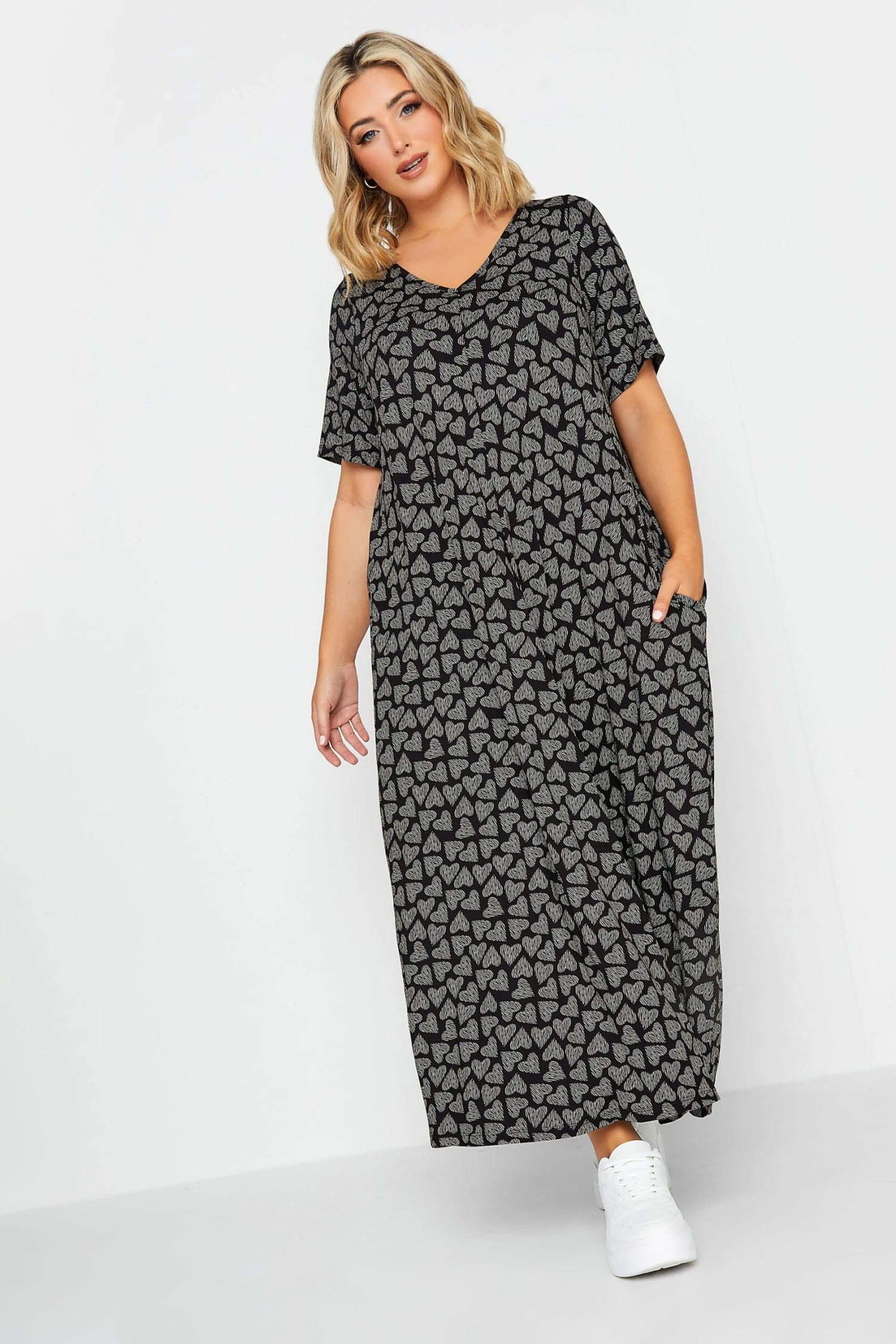 YOURS - Robe En Jersey Maxi Noire Design Coeurs 4 YOURS - Robe En Jersey Maxi Noire Design Coeurs – Image 2