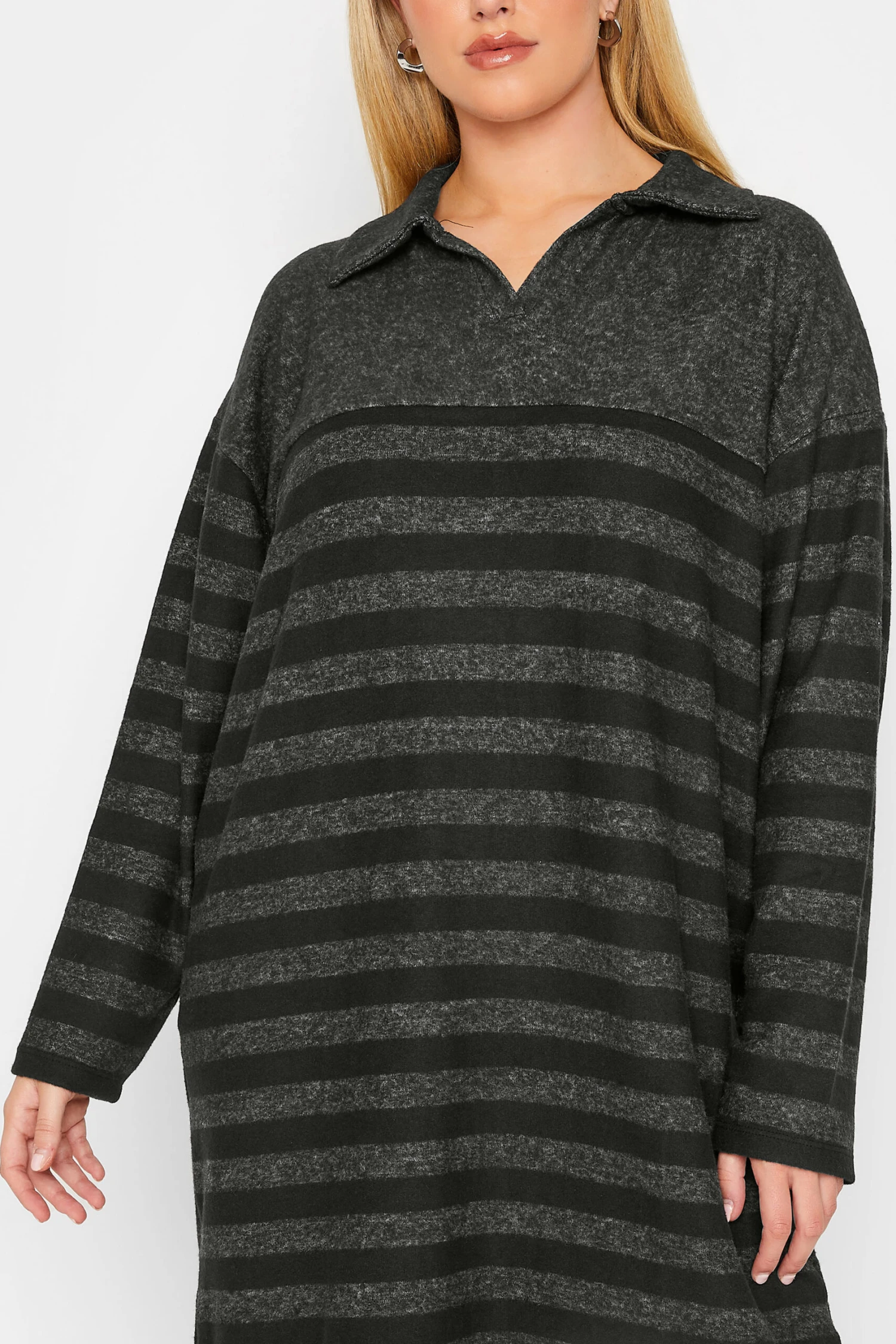 YOURS LUXURY - Robe-Pull Rayures Gris Charbonneux & Noir Manches Longues 6 YOURS LUXURY - Robe-Pull Rayures Gris Charbonneux & Noir Manches Longues – Image 5