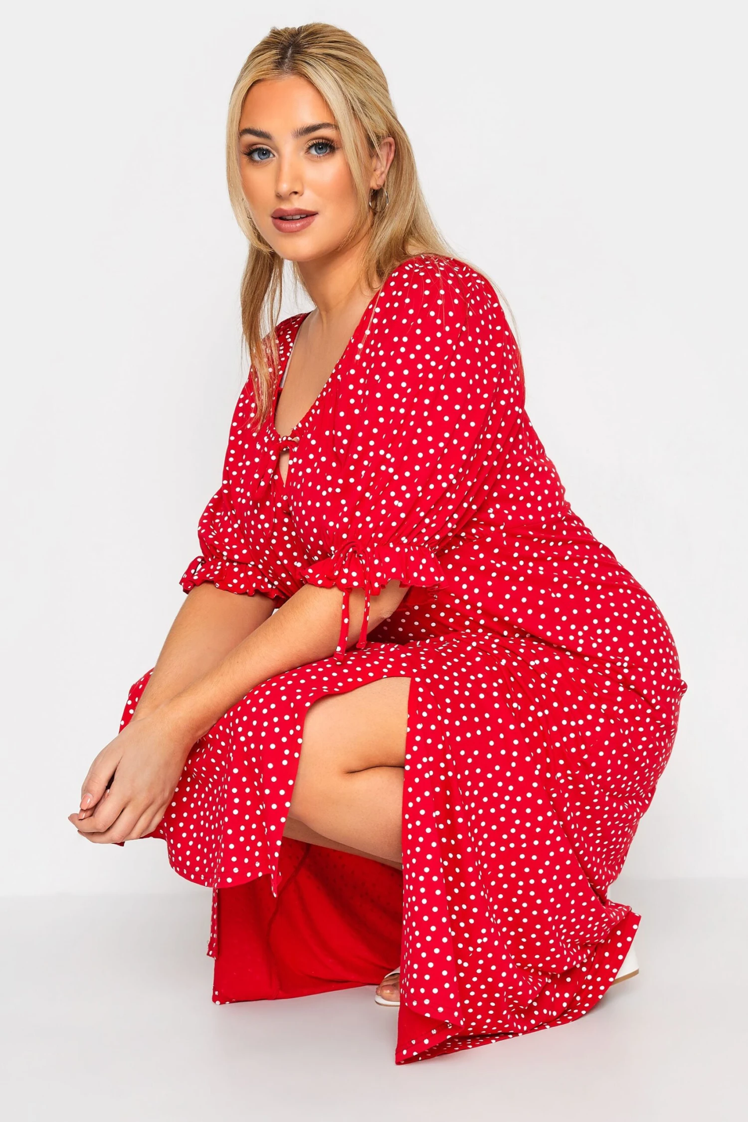 LIMITED COLLECTION - Robe Rouge Maxi Style Milkmaid à Pois 6 LIMITED COLLECTION - Robe Rouge Maxi Style Milkmaid à Pois – Image 4