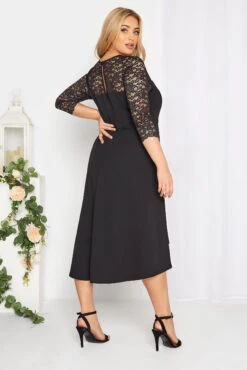 YOURS LONDON - Robe Noire Midi Encolure & Manches Dentelle -GrandeTendance Boutique 44ab20b4 91e8 4b 157975 C
