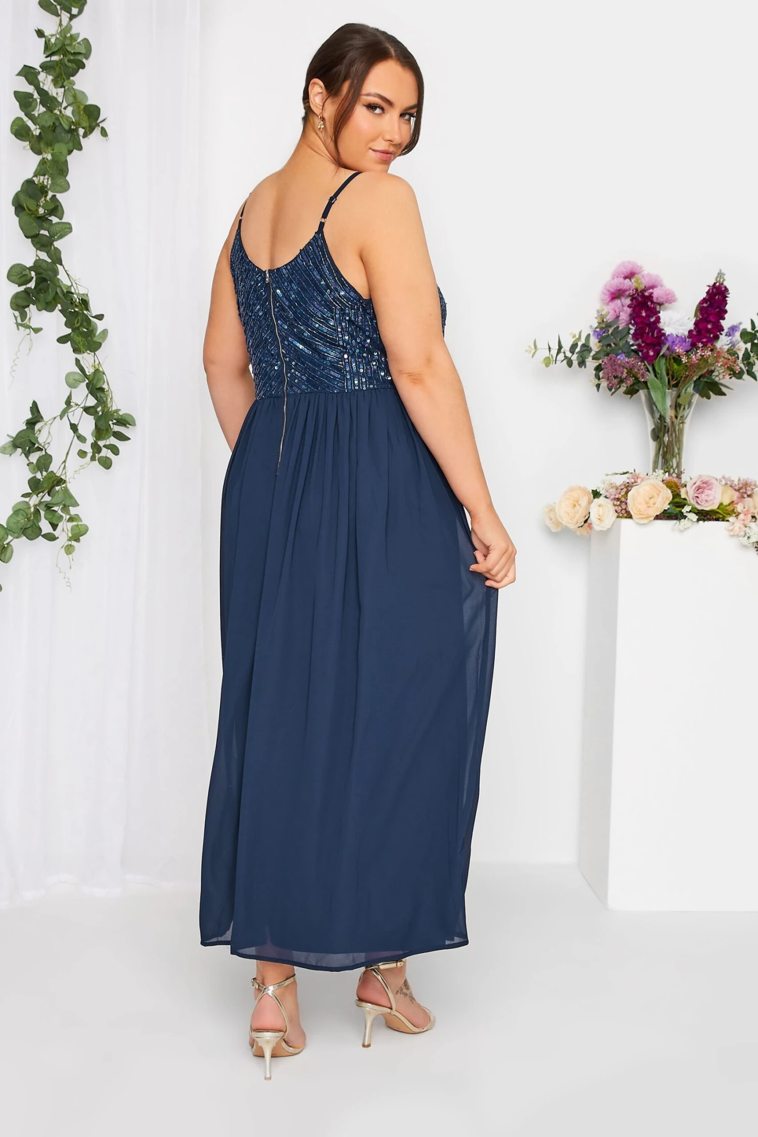 LUXE - Robe Bleue Marine Maxi Fines Bretelles à Sequins 5 LUXE - Robe Bleue Marine Maxi Fines Bretelles à Sequins – Image 3