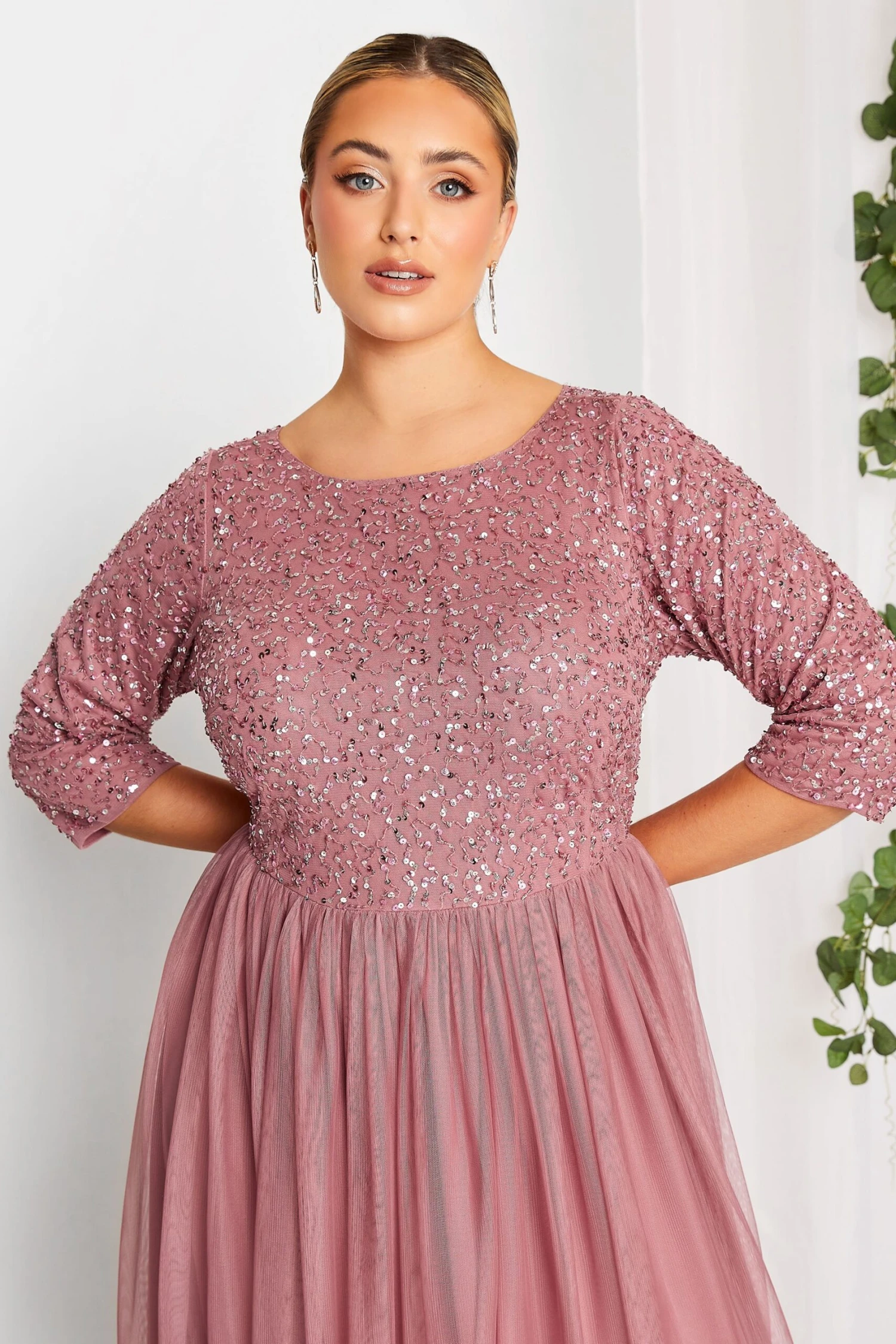 LUXE - Robe Rose Foncée Empiècement Sequin & Tulle 6 LUXE - Robe Rose Foncée Empiècement Sequin & Tulle – Image 4
