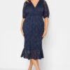 YOURS LONDON - Robe Midi Bleue Marine Cache-Coeur En Dentelle 2 YOURS LONDON - Robe Midi Bleue Marine Cache-Coeur En Dentelle -GrandeTendance Boutique 525d9da2 a7e2 47 162183 A