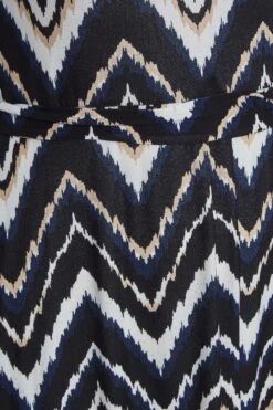 YOURS LONDON - Robe Noire & Blanche Maxi Design Géométrique Zig Zag 13 YOURS LONDON - Robe Noire & Blanche Maxi Design Géométrique Zig Zag -GrandeTendance Boutique 53d27c50 9f58 42 161589 Z