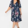 YOURS PETITE - Robe Bleue Marine Floral Volantée Cache-Coeur 2 YOURS PETITE - Robe Bleue Marine Floral Volantée Cache-Coeur -GrandeTendance Boutique 5922e350 3c6c 44 174594 A