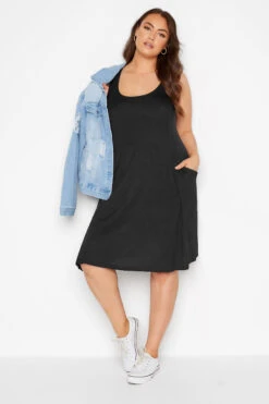Robe Noire Sans Manches Midi En Jersey à Poches
