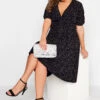 YOURS LONDON - Robe De Soirée Midi Noire Pailletté Manches Courtes 1 YOURS LONDON - Robe De Soirée Midi Noire Pailletté Manches Courtes -GrandeTendance Boutique 5ab9ad10 028d 49 161725 A