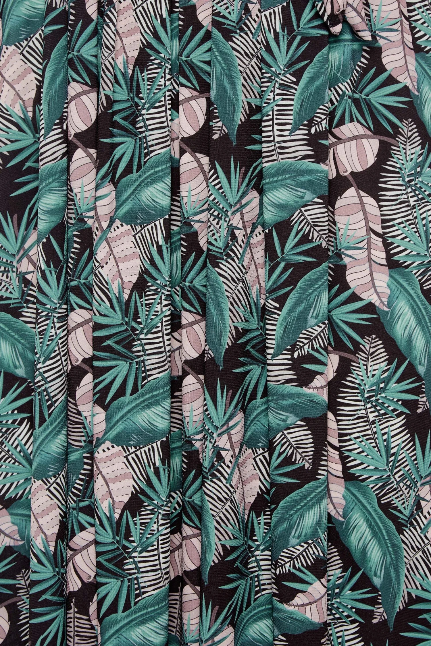 YOURS - Robe Maxi Cache-Coeur Noire Imprimé Feuilles Tropicales Volanté 7 YOURS - Robe Maxi Cache-Coeur Noire Imprimé Feuilles Tropicales Volanté – Image 5