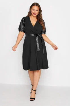 YOURS LONDON - Robe Noire Manches Courtes Bouffantes Effet Cuir -GrandeTendance Boutique 6345642b 2cdc 44 161752 B