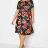 YOURS LONDON - Robe Noire & Rouge Floral Smocké Volantée 2 YOURS LONDON - Robe Noire & Rouge Floral Smocké Volantée -GrandeTendance Boutique 666702b0 53ae 45 162033 B