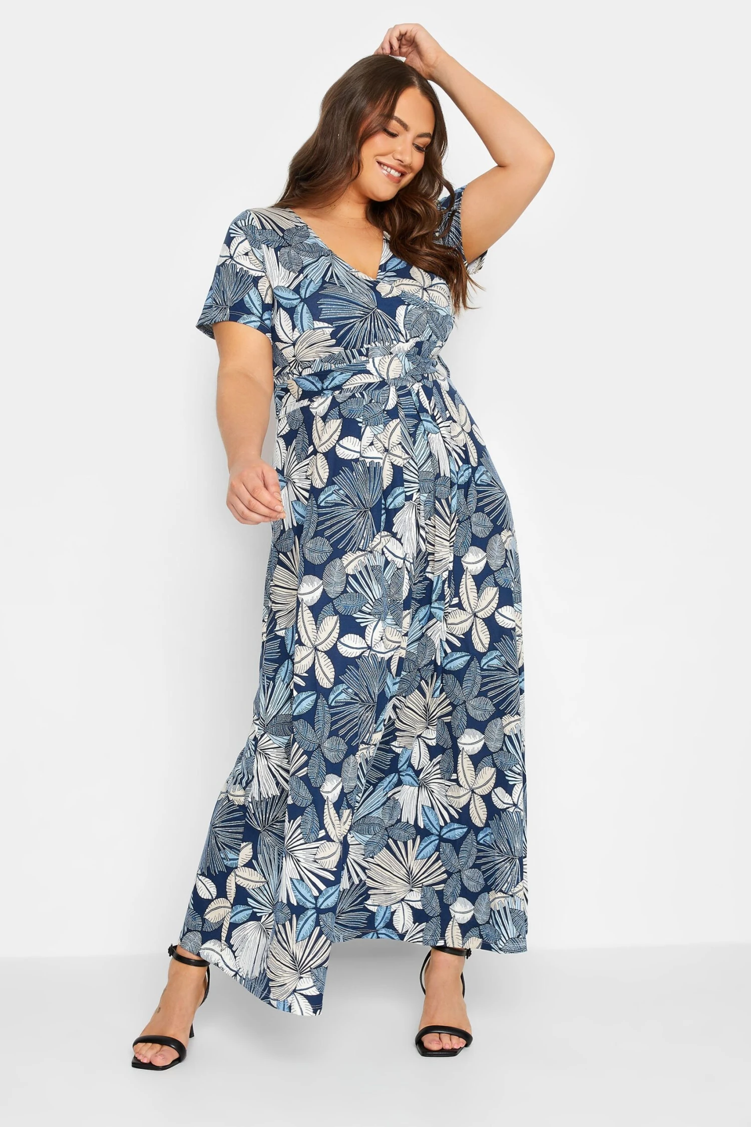 YOURS - Robe Bleue Maxi Cache-Coeur Imprimé Floral 4 YOURS - Robe Bleue Maxi Cache-Coeur Imprimé Floral – Image 2