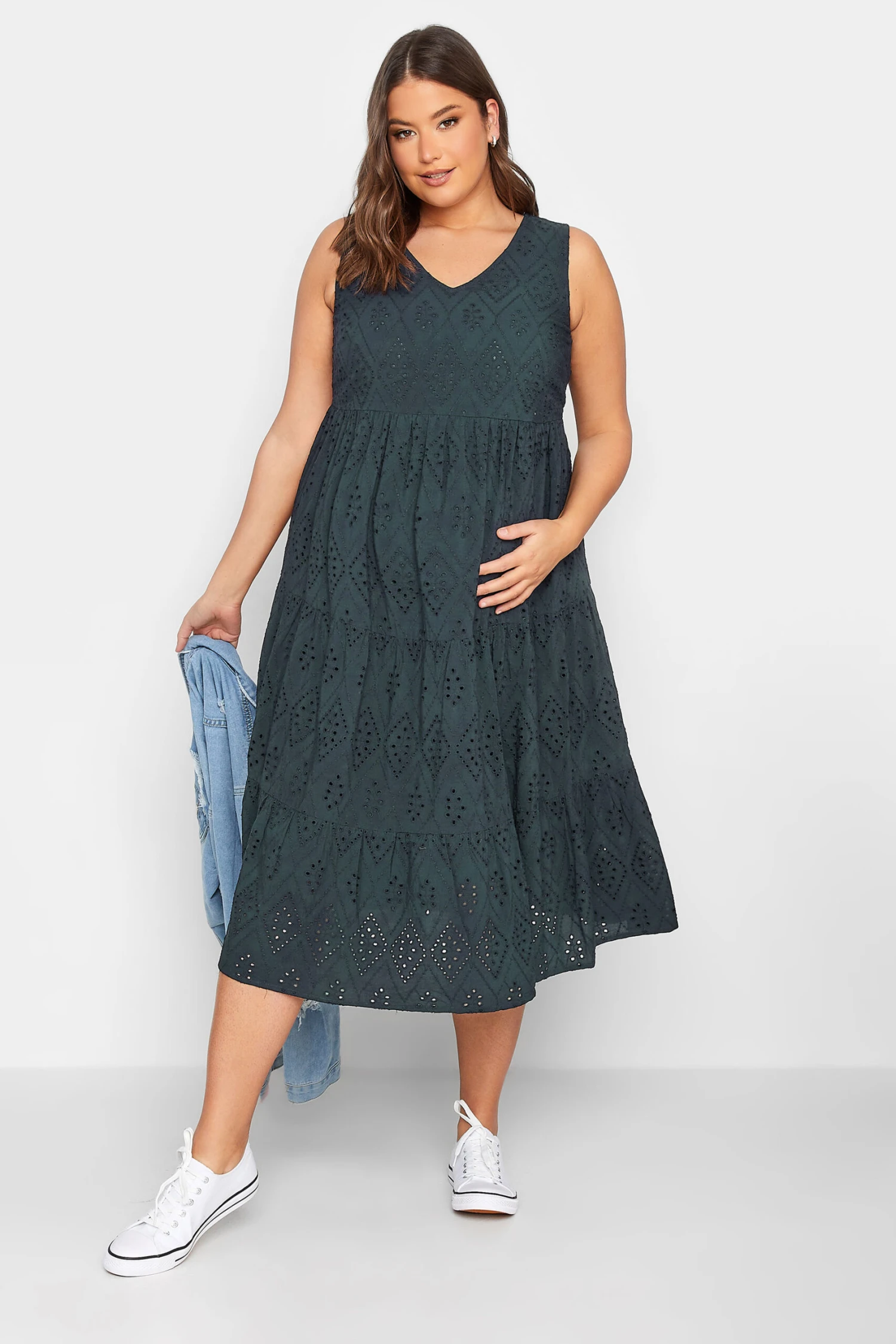 BUMP IT UP MATERNITY - Robe Midi Bleue Marine Broderie Anglaise 3 BUMP IT UP MATERNITY - Robe Midi Bleue Marine Broderie Anglaise