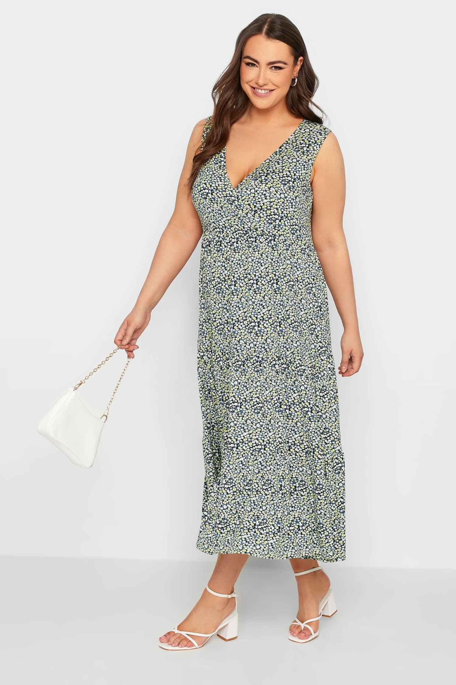 YOURS - Robe Maxi Bleue Floral En Cache-Coeur Sans Manches 4 YOURS - Robe Maxi Bleue Floral En Cache-Coeur Sans Manches – Image 2