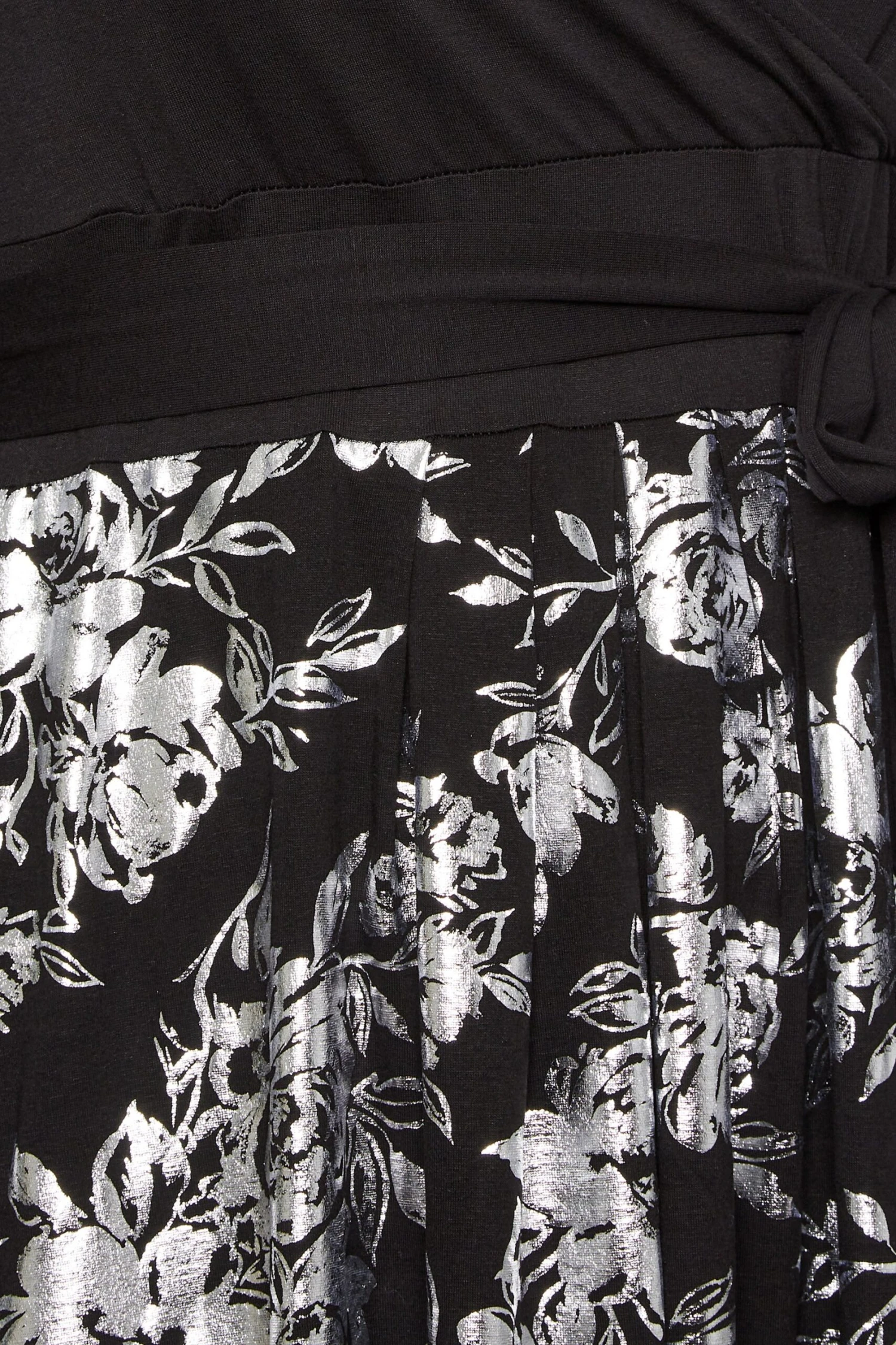 YOURS LUXURY - Robe Noire Cache-Coeur Imprimé Floral Argenté 8 YOURS LUXURY - Robe Noire Cache-Coeur Imprimé Floral Argenté – Image 6