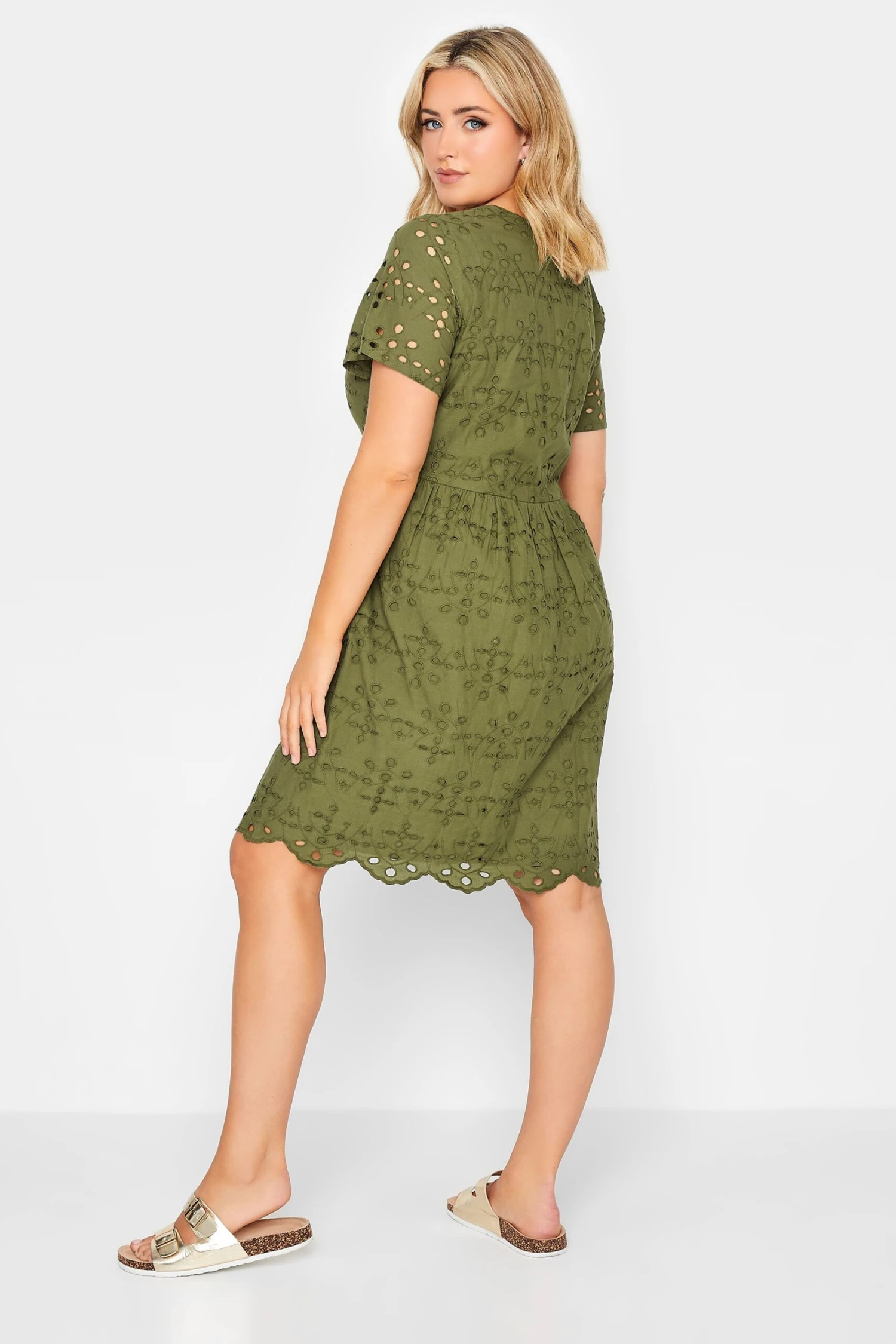 YOURS PETITE - Robe Verte Kaki Broderie Anglaise Smocké 5 YOURS PETITE - Robe Verte Kaki Broderie Anglaise Smocké – Image 3