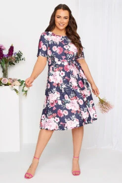 YOURS LONDON - Robe Bleue Marine & Rose Floral Smocké Patineuse