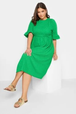 YOURS - Robe Midi Verte Texturée Smocké Manches Courtes