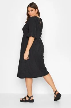 YOURS - Robe Midi Noire Texturée Smocké Manches Courtes -GrandeTendance Boutique 78f75c7f 811c 45 137506 C