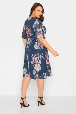 YOURS PETITE - Robe Bleue Marine Floral Volantée Cache-Coeur -GrandeTendance Boutique 7b94d7a8 4364 47 174594 C