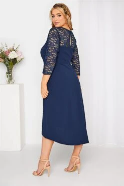 YOURS LONDON - Robe Bleu Marine Midi Encolure & Manches Dentelle -GrandeTendance Boutique 7f90add1 7aa1 44 162028 C