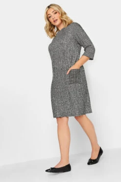 Robe Noire & Blanche Coupe Droite à Carreaux à Poches