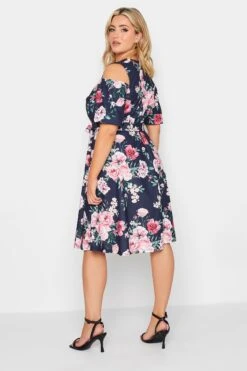 YOURS LONDON - Robe Bleue Marine Fleurie Épaules Ajourées -GrandeTendance Boutique 80bfbd8a 2115 44 162148 C