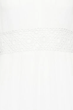 YOURS PETITE - Robe Blanche Maxi Volanté Design Crochet -GrandeTendance Boutique 8176483e 15f0 41 174551 Z