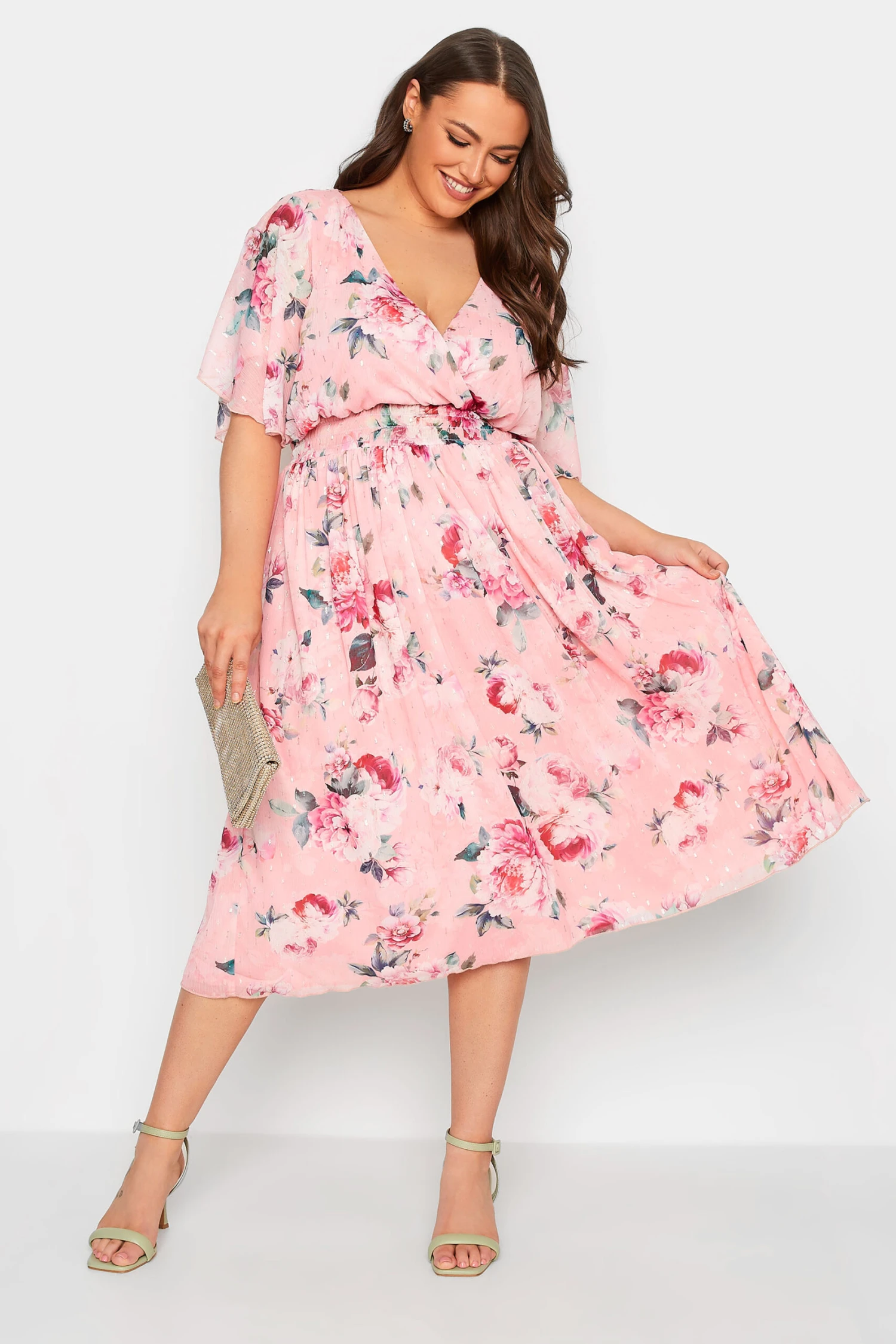 YOURS LONDON - Robe Rose Pâle Plissée Floral Cache-Coeur 3 YOURS LONDON - Robe Rose Pâle Plissée Floral Cache-Coeur