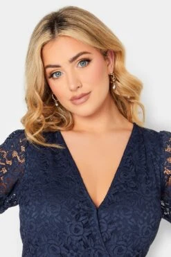YOURS LONDON - Robe Midi Bleue Marine Cache-Coeur En Dentelle 12 YOURS LONDON - Robe Midi Bleue Marine Cache-Coeur En Dentelle -GrandeTendance Boutique 889253f1 e29d 40 162183 D