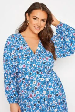 YOURS LONDON - Robe Bleue Ciel Floral Style En Cache-Coeur 12 YOURS LONDON - Robe Bleue Ciel Floral Style En Cache-Coeur -GrandeTendance Boutique 8ac1bddd 35fb 4b 161730 D