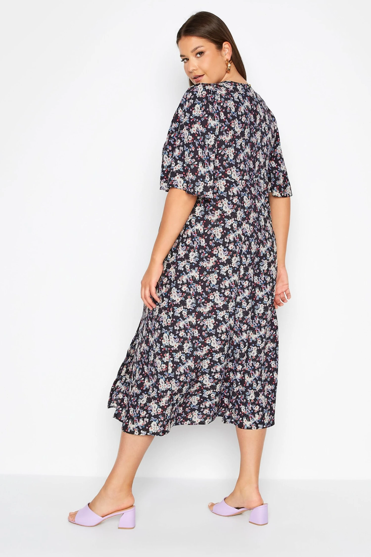 Robe Noire Midi à Fente Design Floral 5 Robe Noire Midi à Fente Design Floral – Image 3