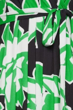 YOURS - Robe Midaxi Noire & Verte Floral En Cache-Coeur -GrandeTendance Boutique 94e1f04b 95f2 47 302155 Z