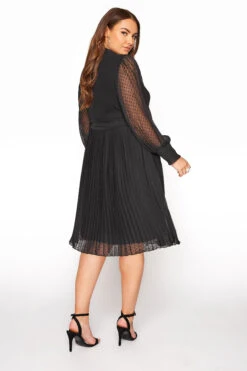 YOURS LONDON - Robe Noire Plissée Manches à Pois -GrandeTendance Boutique 958802f7 1523 4f 157636 C