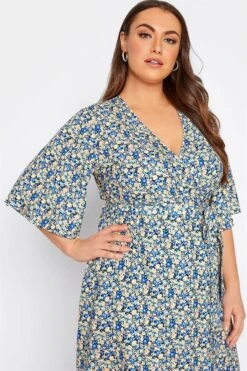 YOURS LONDON - Robe Bleue Floral Cache-Coeur 12 YOURS LONDON - Robe Bleue Floral Cache-Coeur -GrandeTendance Boutique 98424be8 8f2f 4e 161233 D
