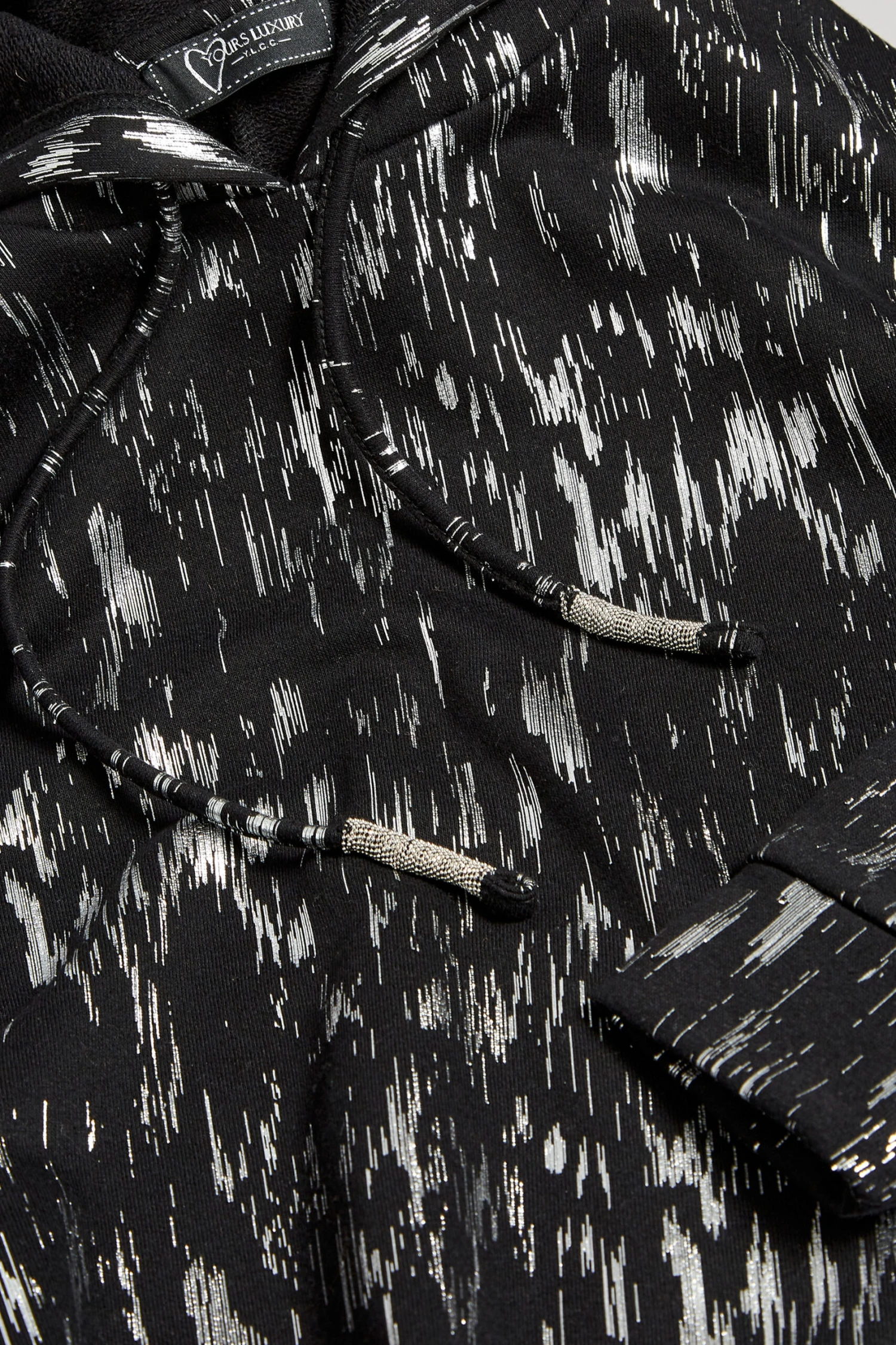 YOURS LUXURY - Robe-Pull Noire Aluminium à Capuche 11 YOURS LUXURY - Robe-Pull Noire Aluminium à Capuche – Image 9