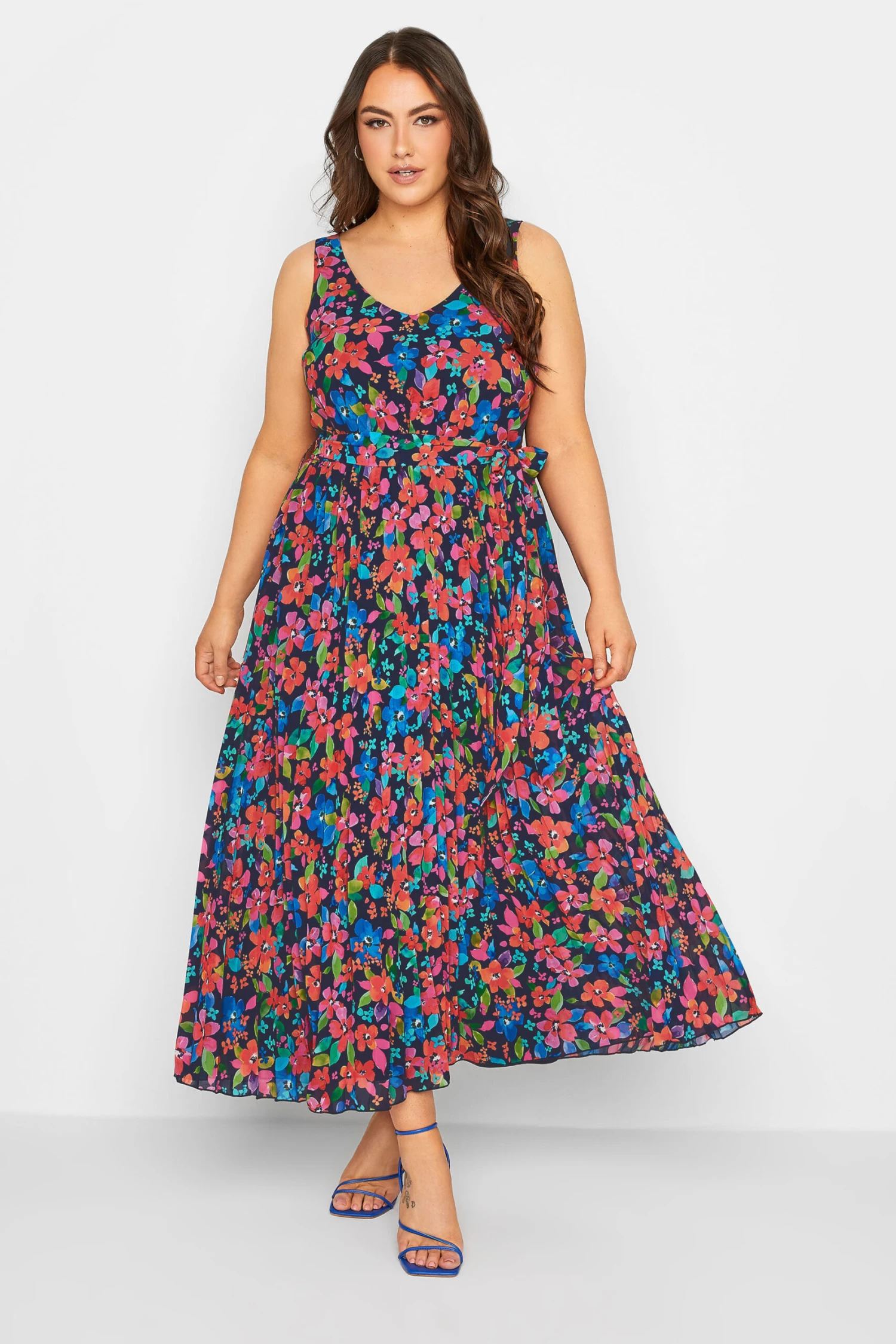 YOURS LONDON - Robe Bleue & Rouge Floral Maxi Plissée 3 YOURS LONDON - Robe Bleue & Rouge Floral Maxi Plissée